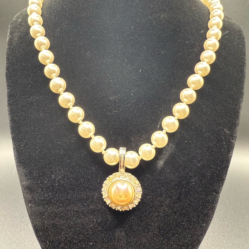 Luxurious Cream Faux Pearl Necklace with Gold-Tone Pendant